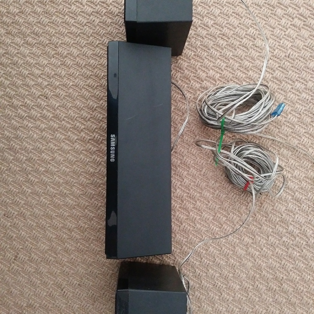 Set of three samsung wired speakers